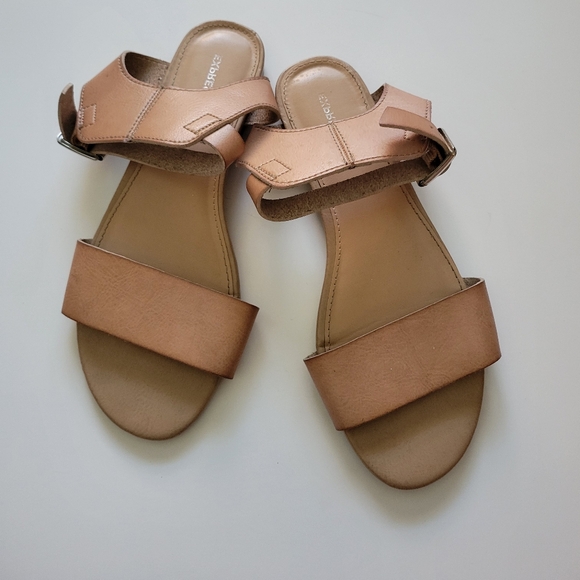 EXPRESS TAN/ BROWN OPEN TOE & HEEL SANDAL W/ ANKLE STRAP - Picture 2 of 11